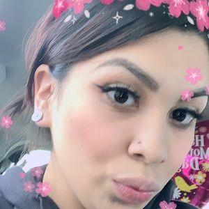 Meet your Posher, Cynthia